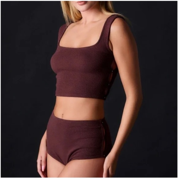 @lunyatic is LIVE now!  Come join my niche luxury show - Picture 3 of 4